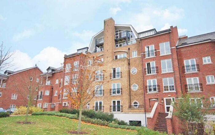2 Bedroom Flat To Rent In Iliffe Close, Reading, RG1