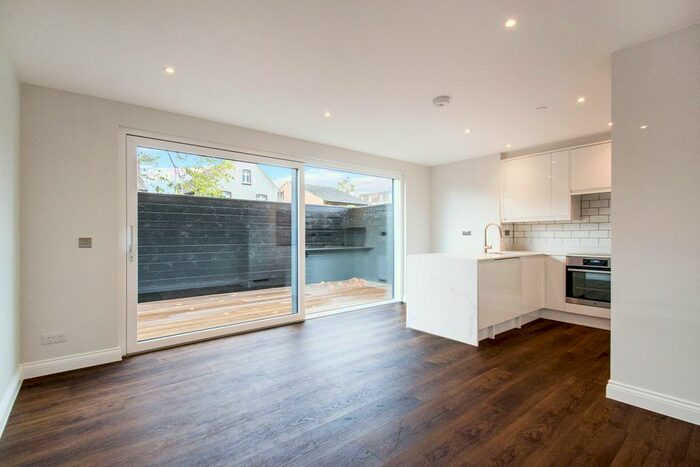 1 Bedroom Flat To Rent In Robinson Road, Tooting, London, SW17