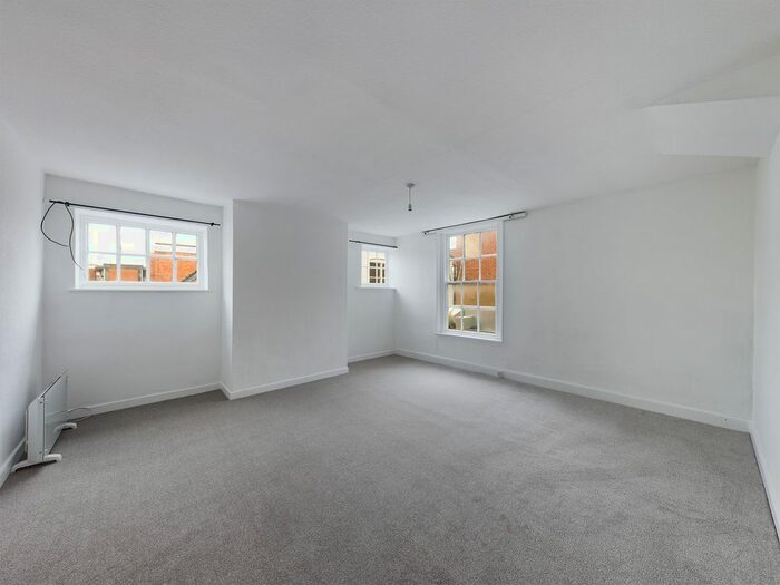 Studio To Rent In High Street, Tewkesbury, Gloucestershire, GL20