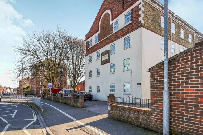 1 Bedroom Flat To Rent In Frensham Road, Southsea, PO4