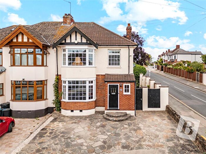 4 Bedroom Semi-Detached House For Sale In Deyncourt Gardens, Upminster, RM14