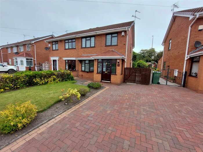 3 Bedroom Semi-Detached House To Rent In Clover Hey, St. Helens, WA11