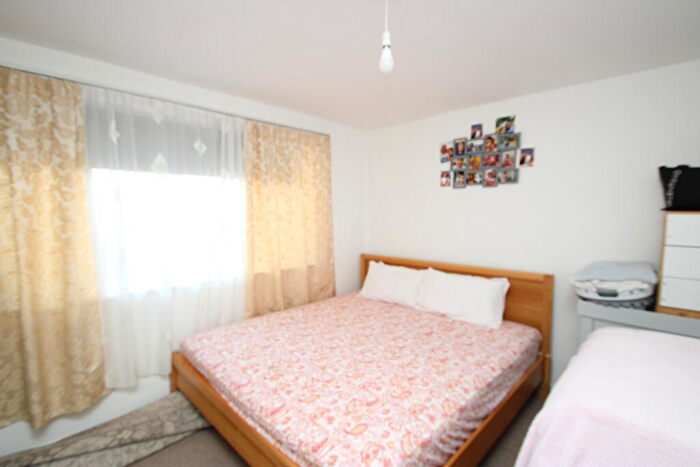 1 Bedroom Flat To Rent In Green Acres, Croydon, CR0