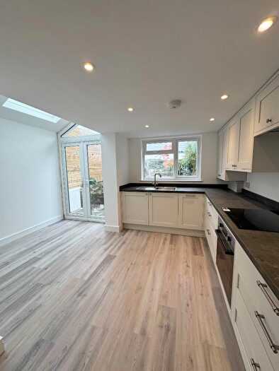 2 Bedroom Terraced House To Rent In West Hill Street, BN1