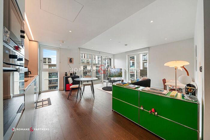 2 Bedroom Flat To Rent In Lincoln Apartments, White City Living, W12