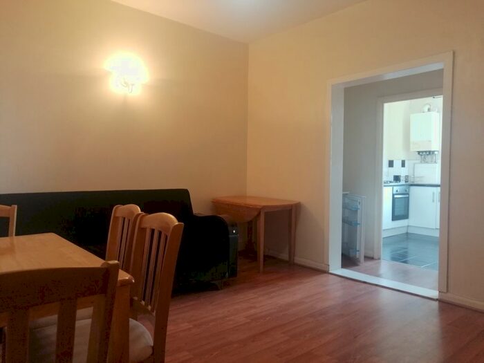2 Bedroom Flat To Rent In Camberwell Road, London, SE5