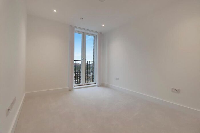 2 Bedroom Apartment To Rent In Herne Hill Road, London, SE24