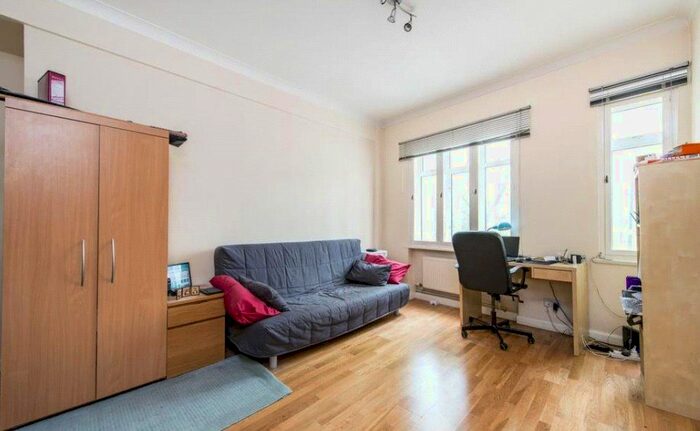 Studio To Rent In Warren Court, - Euston Road, Fitzrovia, London, NW1