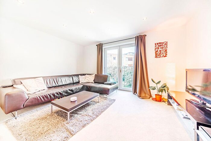 3 Bedroom Property To Rent In Crosslet Vale, London, SE10