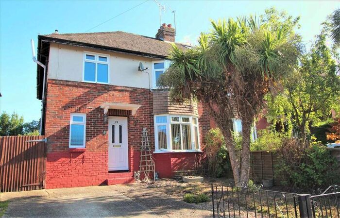 3 Bedroom Semi-Detached House To Rent In Bethune Road, Horsham, RH13