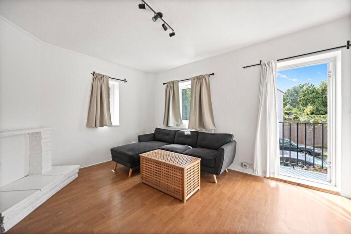 4 Bedroom Flat To Rent In Garnett Road, Belsize Park, NW3