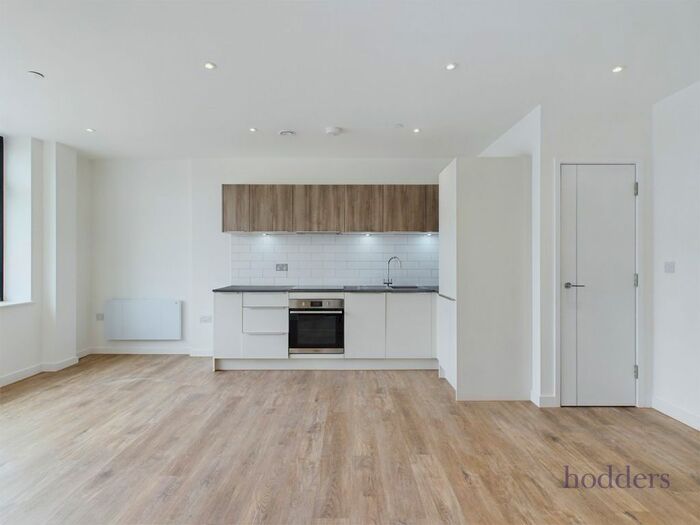 1 Bedroom Flat To Rent In London Road, Staines-Upon-Thames, Surrey, TW18