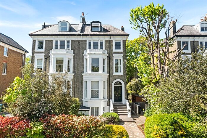 2 Bedroom Flat For Sale In Cambridge Park, Twickenham, TW1