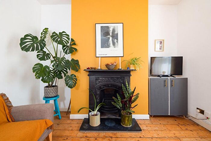 2 Bedroom Maisonette For Sale In Drummond Road, St. Pauls, BS2