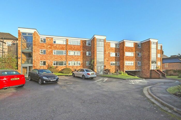 2 Bedroom Flat To Rent In Queens Road, Buckhurst Hill, IG9