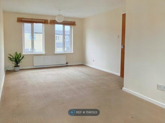 2 Bedroom Flat To Rent In Thorpe Way, Cambridge, CB5