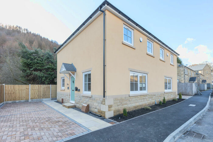 3 Bedroom Semi-Detached House For Sale In Ivy Place, Todmorden, OL14