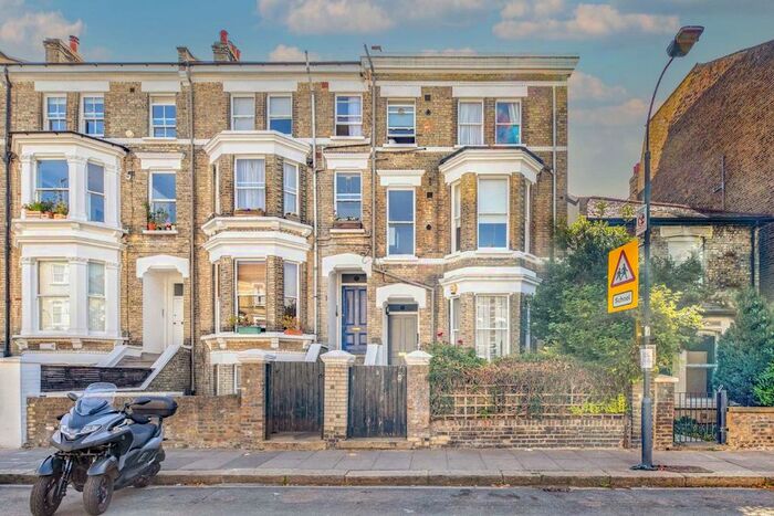 2 Bedroom Flat To Rent In Coverdale Road, London, W12