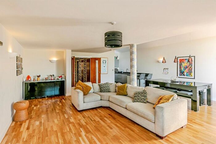 2 Bedroom Penthouse For Sale In Hotwell Road, Bristol, BS8