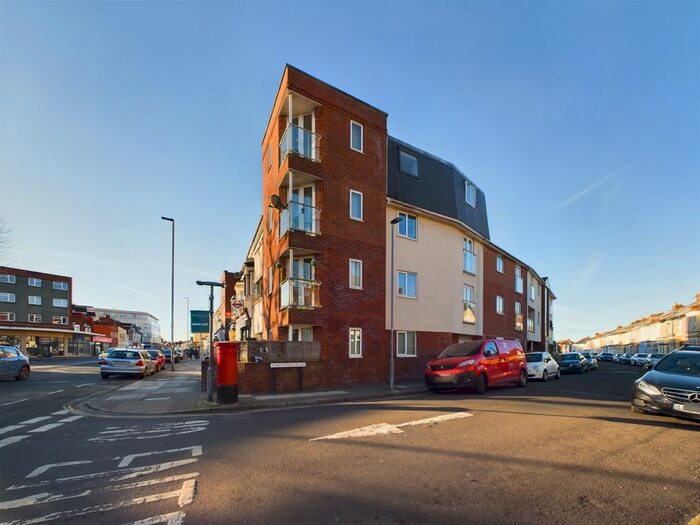 2 Bedroom Flat To Rent In London Road, Portsmouth, PO2