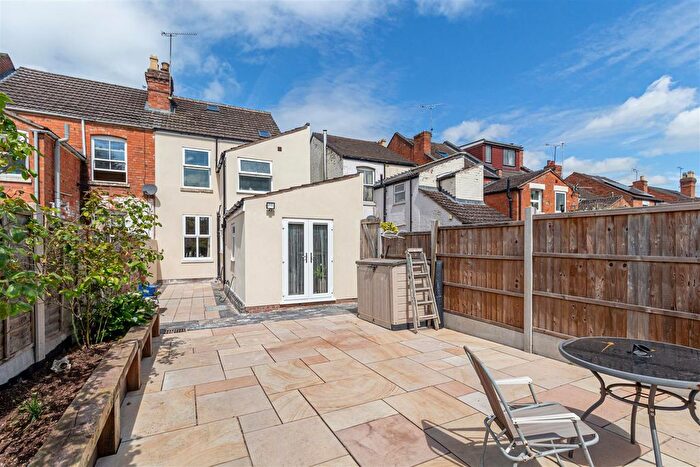 2 Bedroom End Terrace House For Sale In Astwood Road, Worcester, WR3