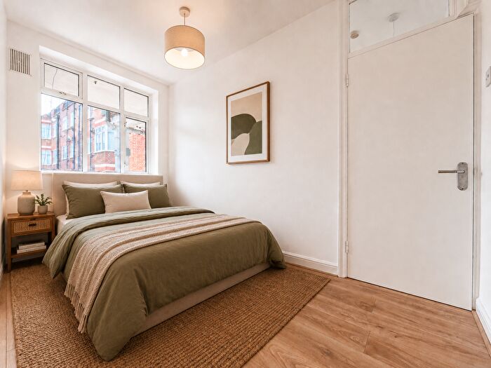 2 Bedroom Flat For Sale In Classic Mansions, Well Street, Hackney, London, E9 - Photo 5