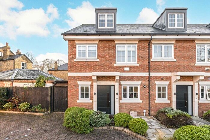 3 Bedroom End Of Terrace House To Rent In High Street, Hampton Hill, Hampton, TW12