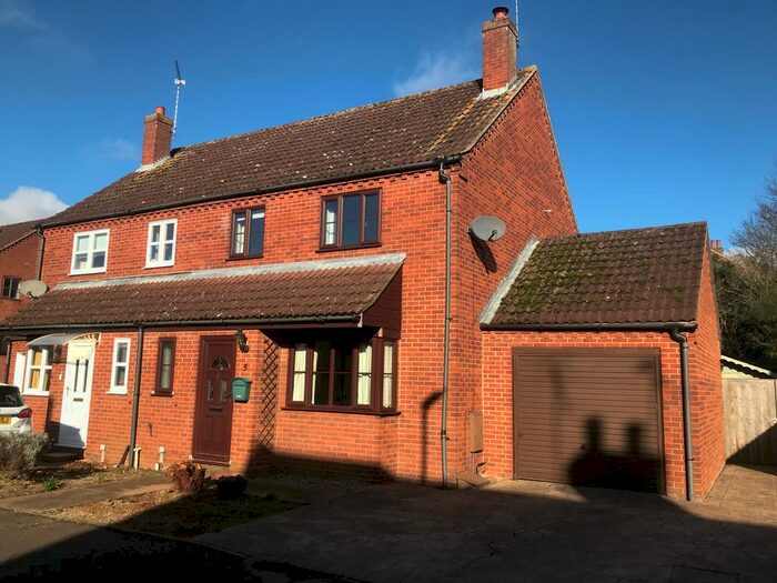 3 Bedroom Semi-Detached House To Rent In Olivia Close, Fakenham, NR21