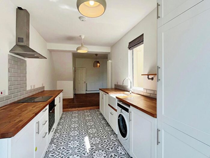 3 Bedroom Terraced House To Rent In Moorland Road, CF24