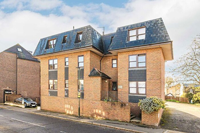 2 Bedroom Flat To Rent In Station Road, Hampton, TW12