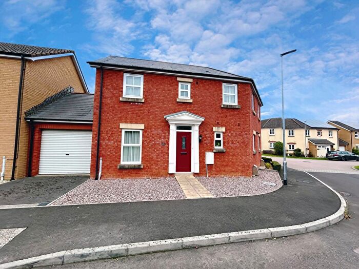 3 Bedroom Semi-detached House For Sale In Kingswood Road, Crewkerne, TA18