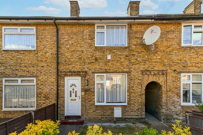 2 Bedroom Terraced House To Rent In Withy Mead, Chingford, E4