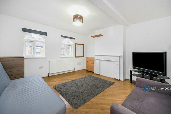 3 Bedroom Flat To Rent In Ranelagh Road, London, E11