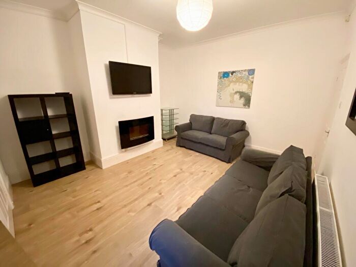 3 Bedroom Flat To Rent In Tavistock Road, Jesmond, NE2