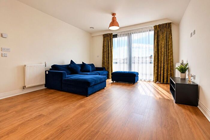 1 Bedroom Flat To Rent In Bentinck Road, West Drayton, UB7
