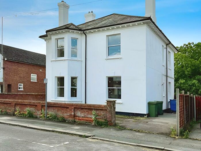 2 Bedroom Apartment To Rent In Cromwell Road -, RG21