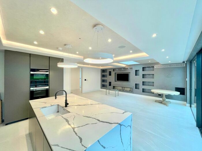 5 Bedroom Semi-Detached House To Rent In Southway, London, N20