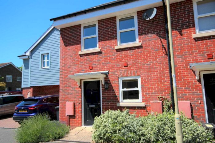 3 Bedroom Town House To Rent In Crookham Road, Fleet, GU51