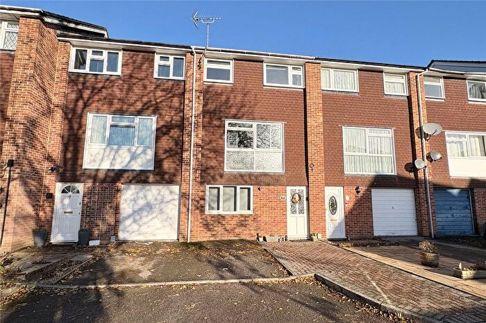 3 Bedroom Terraced House For Sale In Cambridge Road, Aldershot, Hampshire, GU11