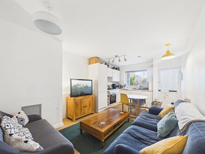 3 Bedroom Maisonette To Rent In Turenne Close, Wandsworth Town, Clapham Junction, SW18