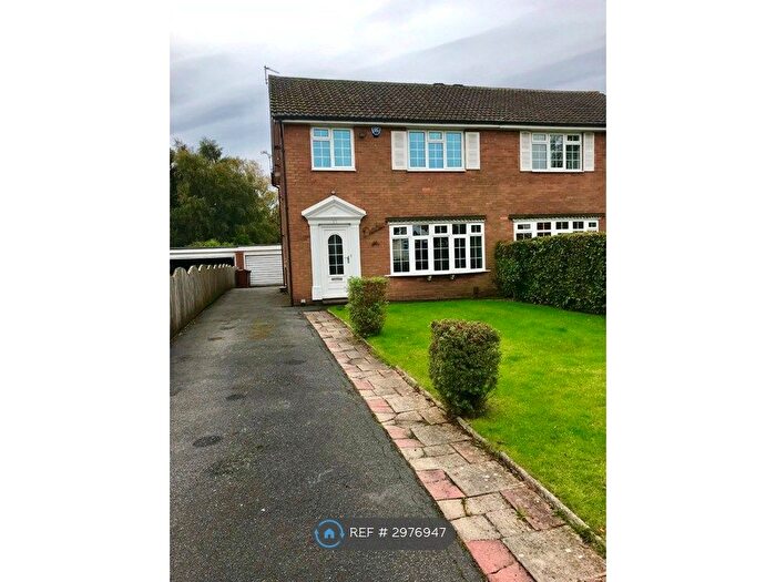 4 Bedroom Semi-Detached House To Rent In High Ash Drive, Leeds, LS17