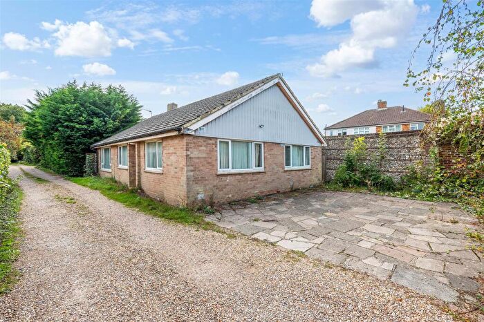 4 Bedroom Detached Bungalow For Sale In Woodmansterne Street, Banstead, SM7