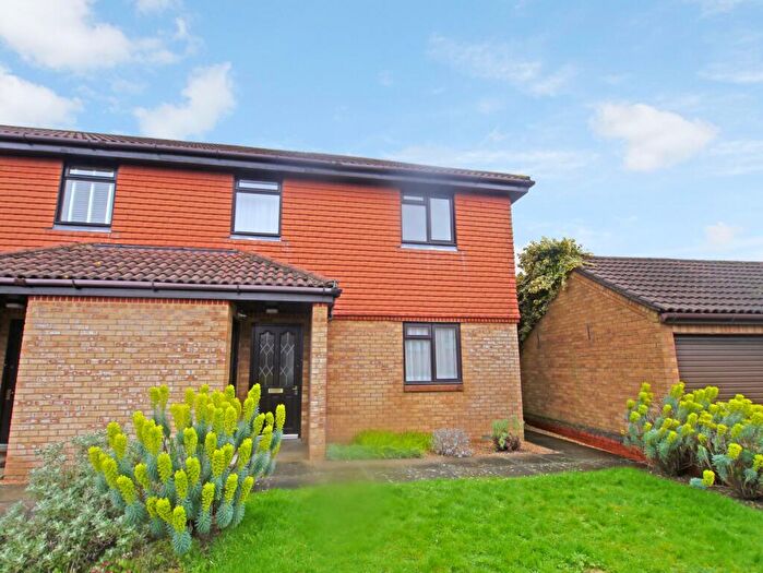 1 Bedroom Flat To Rent In Tanyard Close, Horsham, RH13