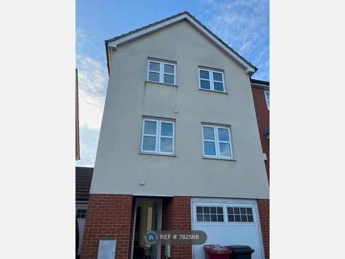 4 Bedroom Semi-Detached House To Rent In Slough, Slough, SL1