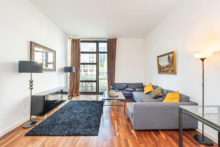 2 Bedroom Flat To Rent In South Quay Square, South Quay, E14