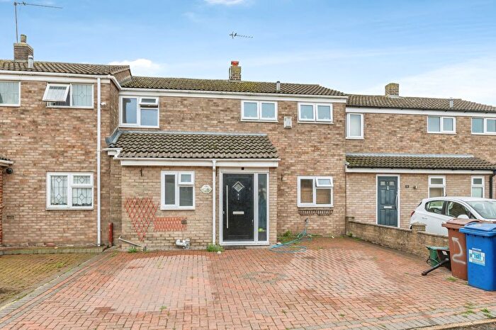 3 Bedroom Detached House For Sale In Lamb Close, Tilbury, Essex, RM18