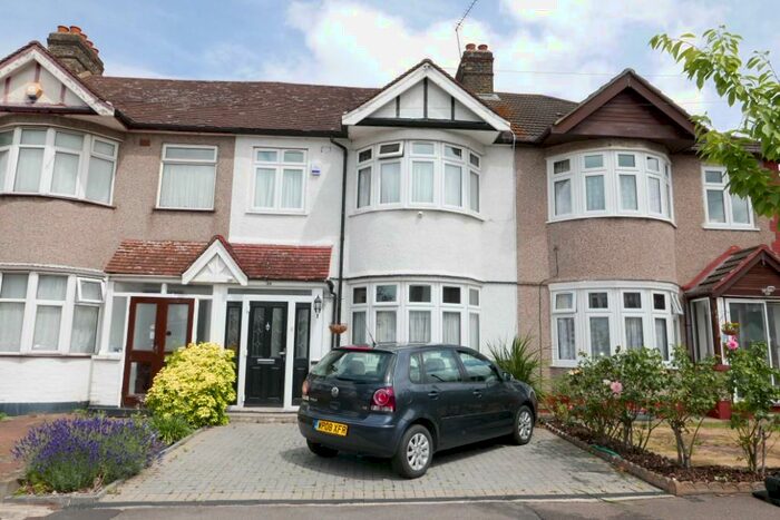 3 Bedroom End Of Terrace House To Rent In Selwyn Avenue, Ilford, London, IG3