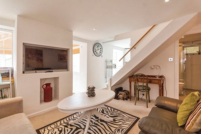 2 Bedroom Property To Rent In Clarence Street, Dartmouth, TQ6