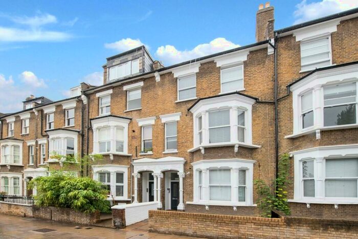 Flat To Rent In Roderick Road, London, NW3