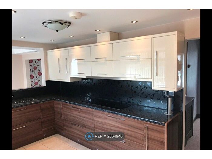 3 Bedroom Maisonette To Rent In Kingsfield Road, Biddulph, Stoke-On-Trent, ST8